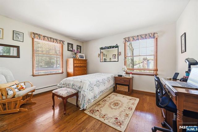 27 Pennsylvania Avenue, Montvale, NJ 07645