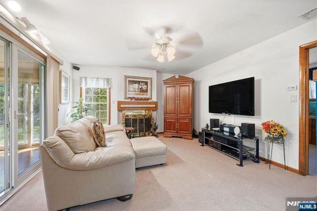 27 Pennsylvania Avenue, Montvale, NJ 07645