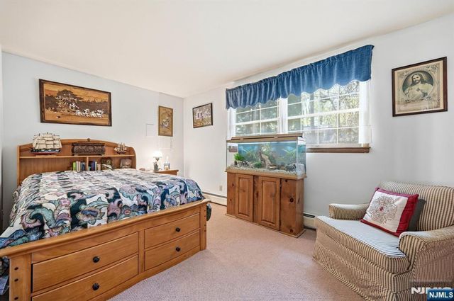 27 Pennsylvania Avenue, Montvale, NJ 07645