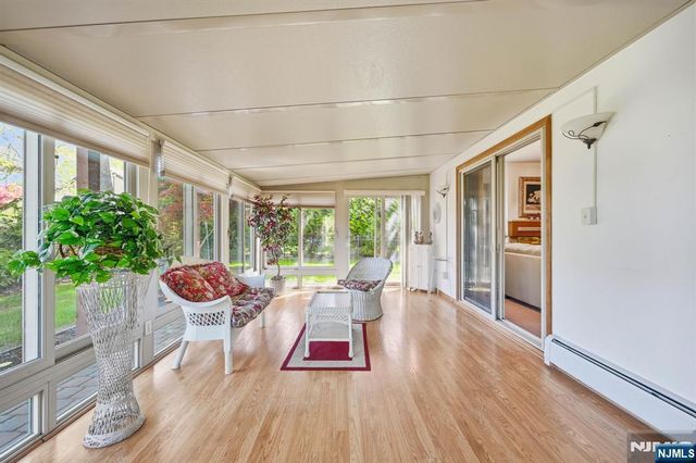 27 Pennsylvania Avenue, Montvale, NJ 07645
