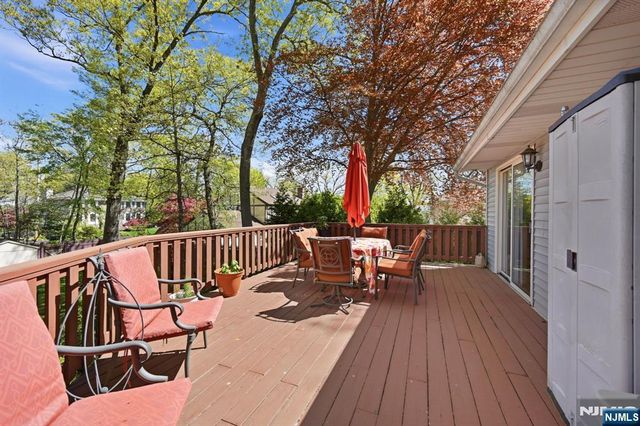 27 Pennsylvania Avenue, Montvale, NJ 07645