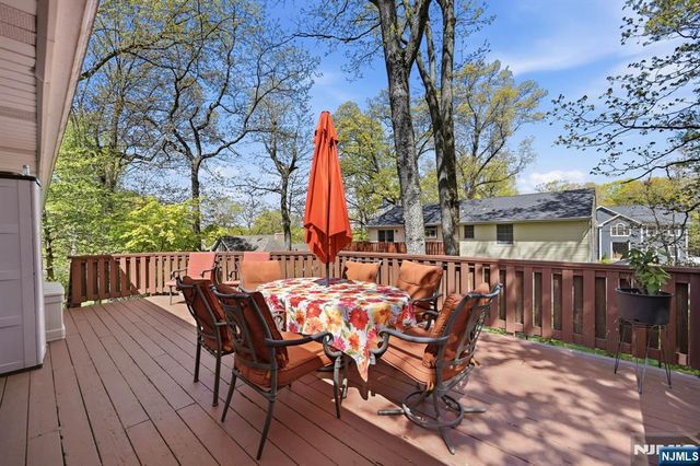 27 Pennsylvania Avenue, Montvale, NJ 07645