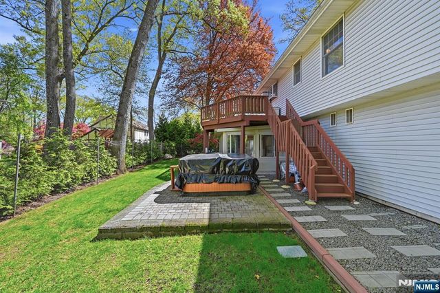 27 Pennsylvania Avenue, Montvale, NJ 07645
