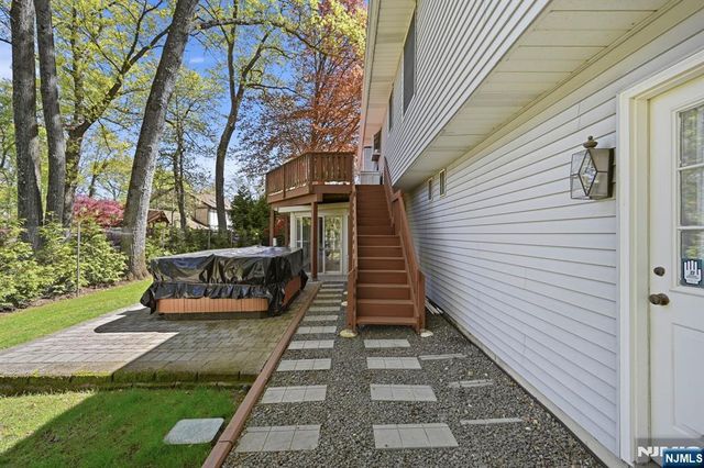 27 Pennsylvania Avenue, Montvale, NJ 07645