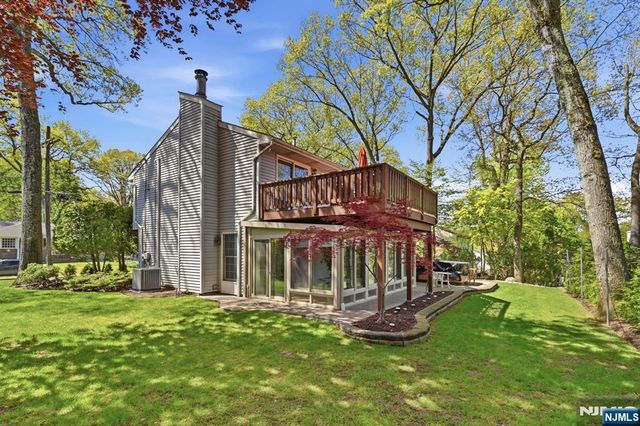 27 Pennsylvania Avenue, Montvale, NJ 07645