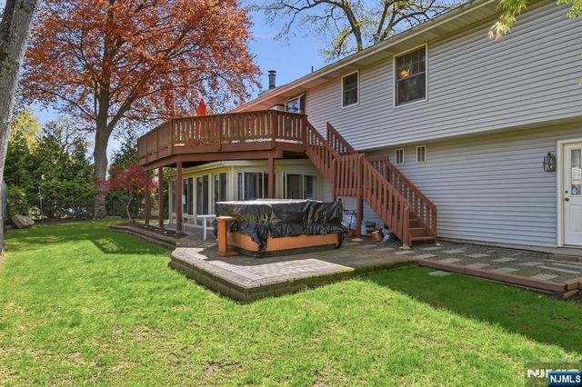 27 Pennsylvania Avenue, Montvale, NJ 07645