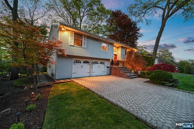 27 Pennsylvania Avenue, Montvale, NJ 07645