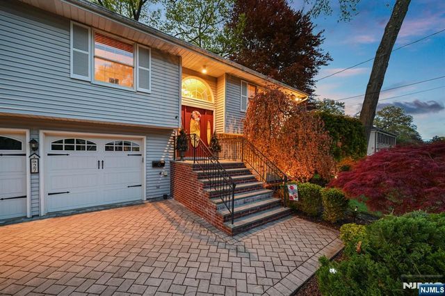 27 Pennsylvania Avenue, Montvale, NJ 07645
