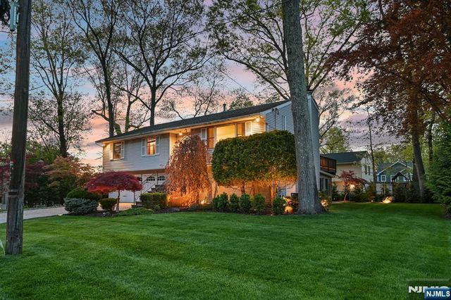 27 Pennsylvania Avenue, Montvale, NJ 07645