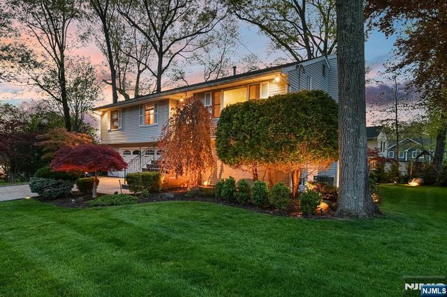 27 Pennsylvania Avenue, Montvale, NJ 07645