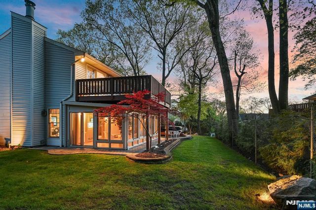 27 Pennsylvania Avenue, Montvale, NJ 07645