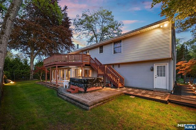 27 Pennsylvania Avenue, Montvale, NJ 07645