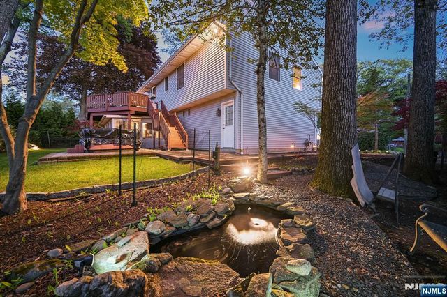 27 Pennsylvania Avenue, Montvale, NJ 07645