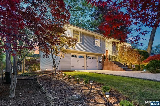 27 Pennsylvania Avenue, Montvale, NJ 07645