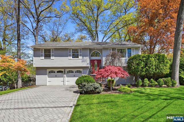 27 Pennsylvania Avenue, Montvale, NJ 07645