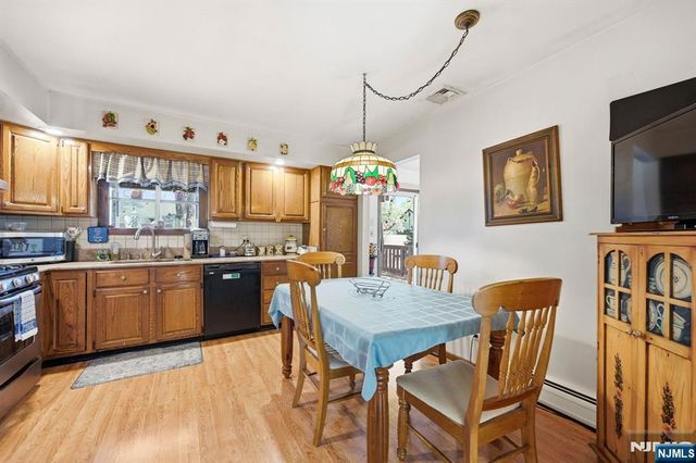 27 Pennsylvania Avenue, Montvale, NJ 07645