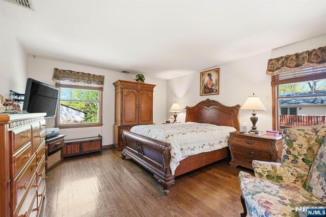 27 Pennsylvania Avenue, Montvale, NJ 07645