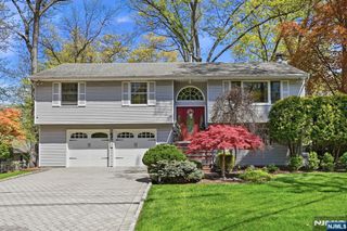 27 Pennsylvania Avenue, Montvale, NJ 07645
