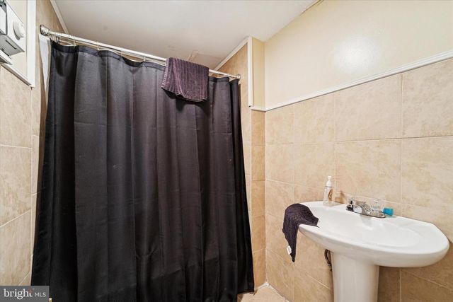 4 CREEK AVE, Darby, PA 19023