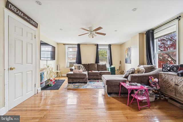 4 CREEK AVE, Darby, PA 19023