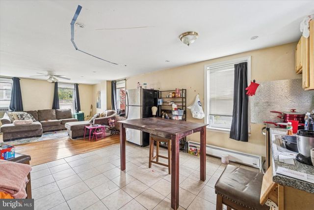 4 CREEK AVE, Darby, PA 19023