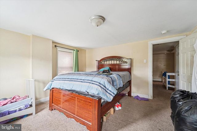 4 CREEK AVE, Darby, PA 19023