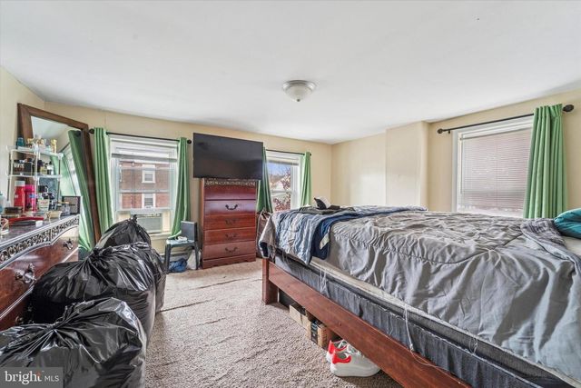 4 CREEK AVE, Darby, PA 19023