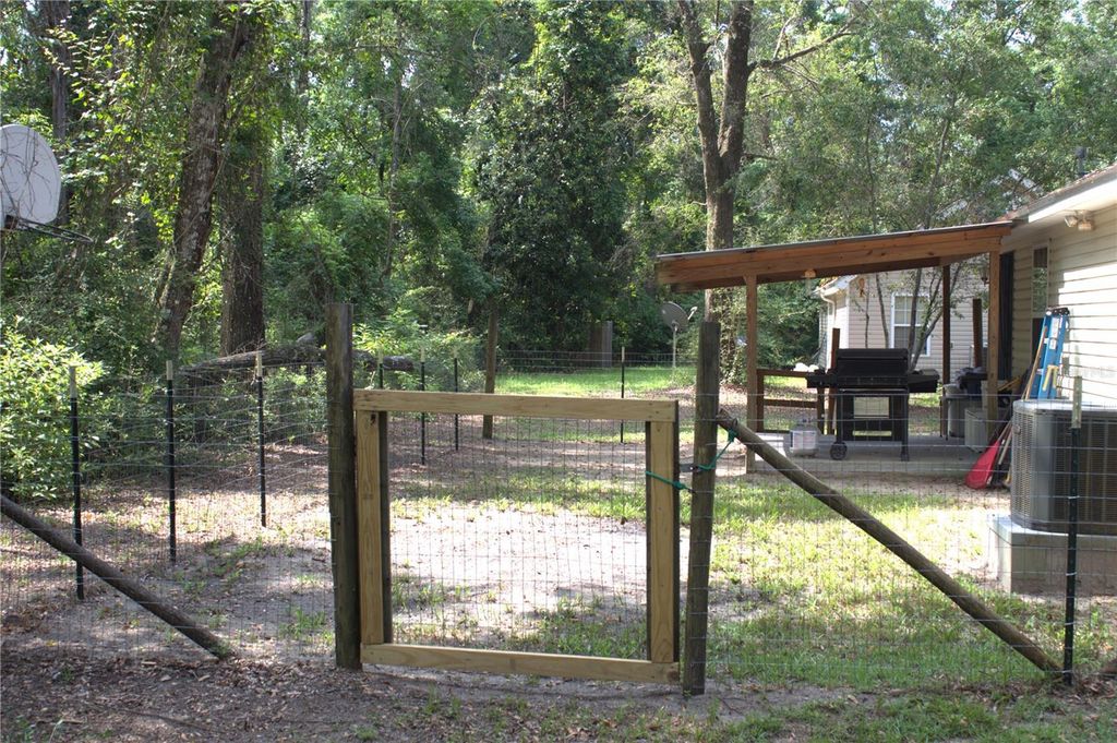 Image 16 of property listing at 29 CHIPPEWA ROAD, Crawfordville, FL 32327