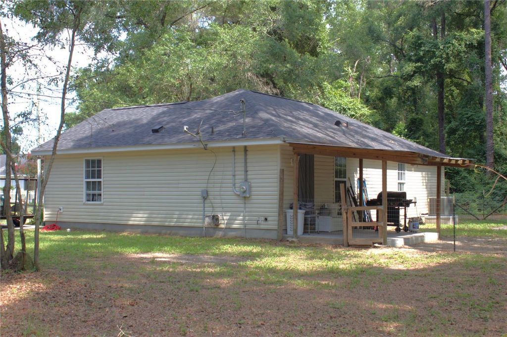Image 3 of property listing at 29 CHIPPEWA ROAD, Crawfordville, FL 32327