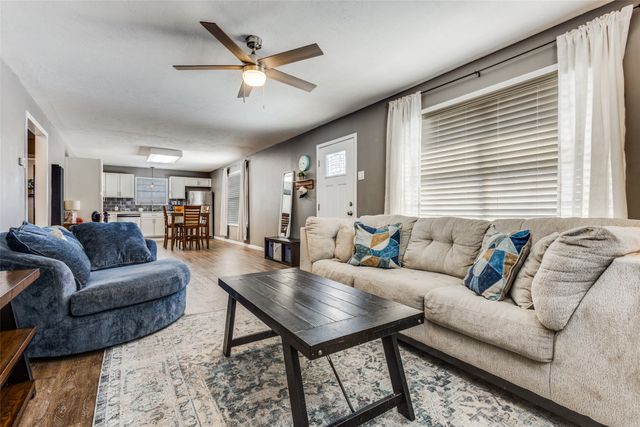 758 E Jefferson Street, Van Alstyne, TX 75495