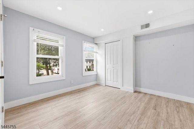 24 Kingsley St, West Orange Twp., NJ 07052
