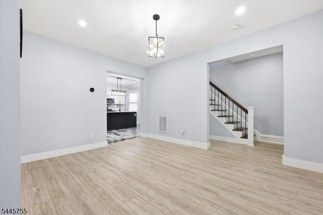 24 Kingsley St, West Orange Twp., NJ 07052