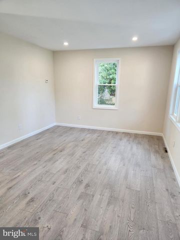 20 OAK AVE, Langhorne, PA 19047