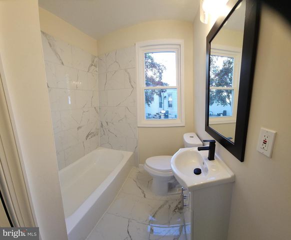 20 OAK AVE, Langhorne, PA 19047
