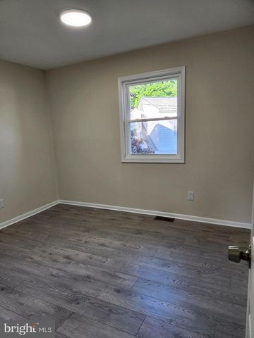 20 OAK AVE, Langhorne, PA 19047