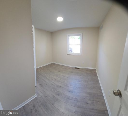 20 OAK AVE, Langhorne, PA 19047