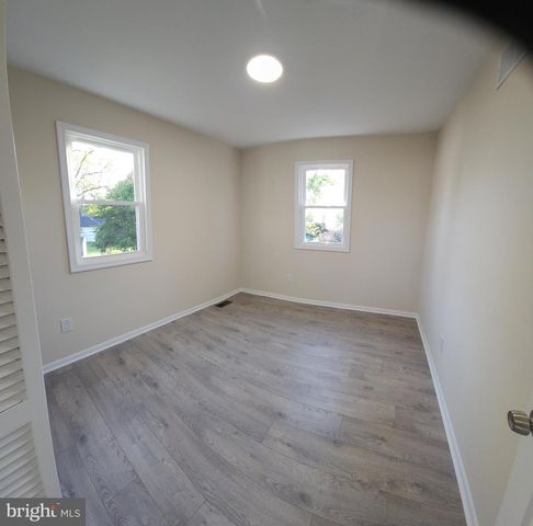 20 OAK AVE, Langhorne, PA 19047