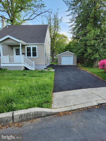 20 OAK AVE, Langhorne, PA 19047