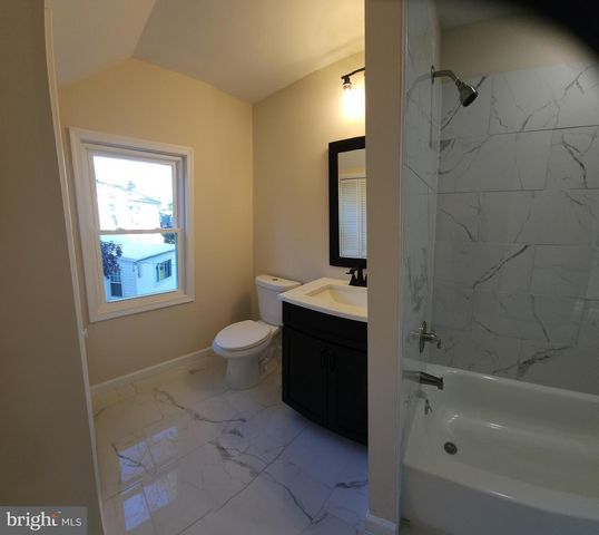 20 OAK AVE, Langhorne, PA 19047