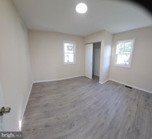 20 OAK AVE, Langhorne, PA 19047