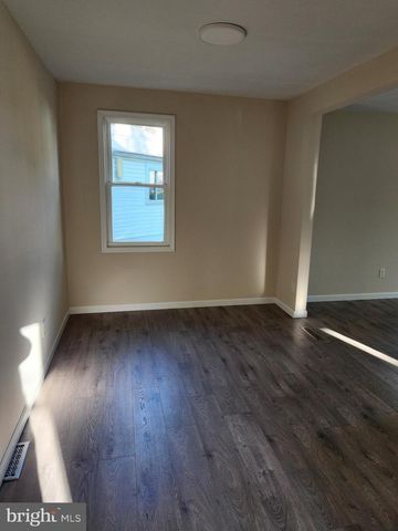 20 OAK AVE, Langhorne, PA 19047