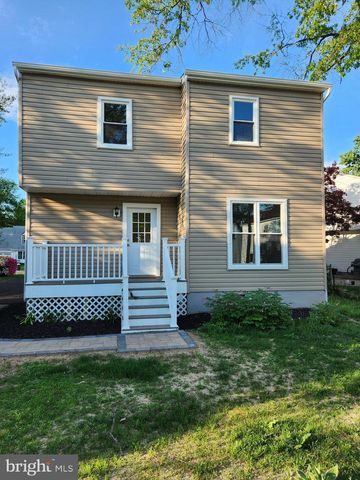 20 OAK AVE, Langhorne, PA 19047