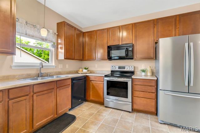 801 Sunflower Manor, O'fallon, MO 63368