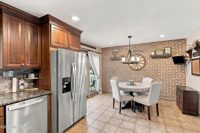 11 Stratford Drive, Manalapan, NJ 07726