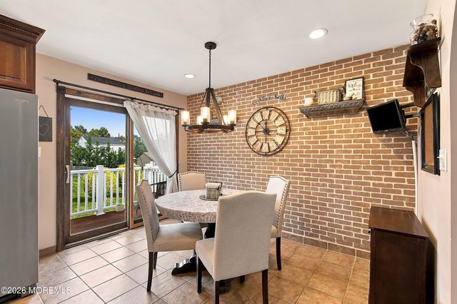 11 Stratford Drive, Manalapan, NJ 07726