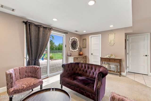 11 Stratford Drive, Manalapan, NJ 07726