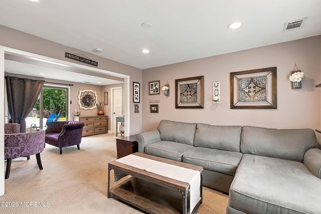 11 Stratford Drive, Manalapan, NJ 07726