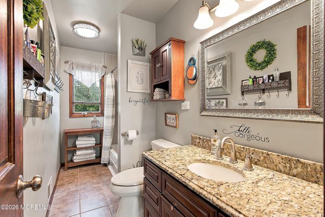 11 Stratford Drive, Manalapan, NJ 07726