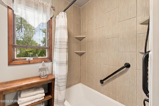 11 Stratford Drive, Manalapan, NJ 07726