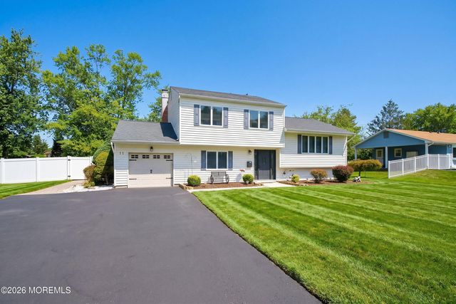 11 Stratford Drive, Manalapan, NJ 07726